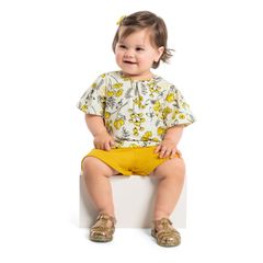 Conjunto-com-Blusa-e-Short-para-Bebe-Menina--Branco--Quimby