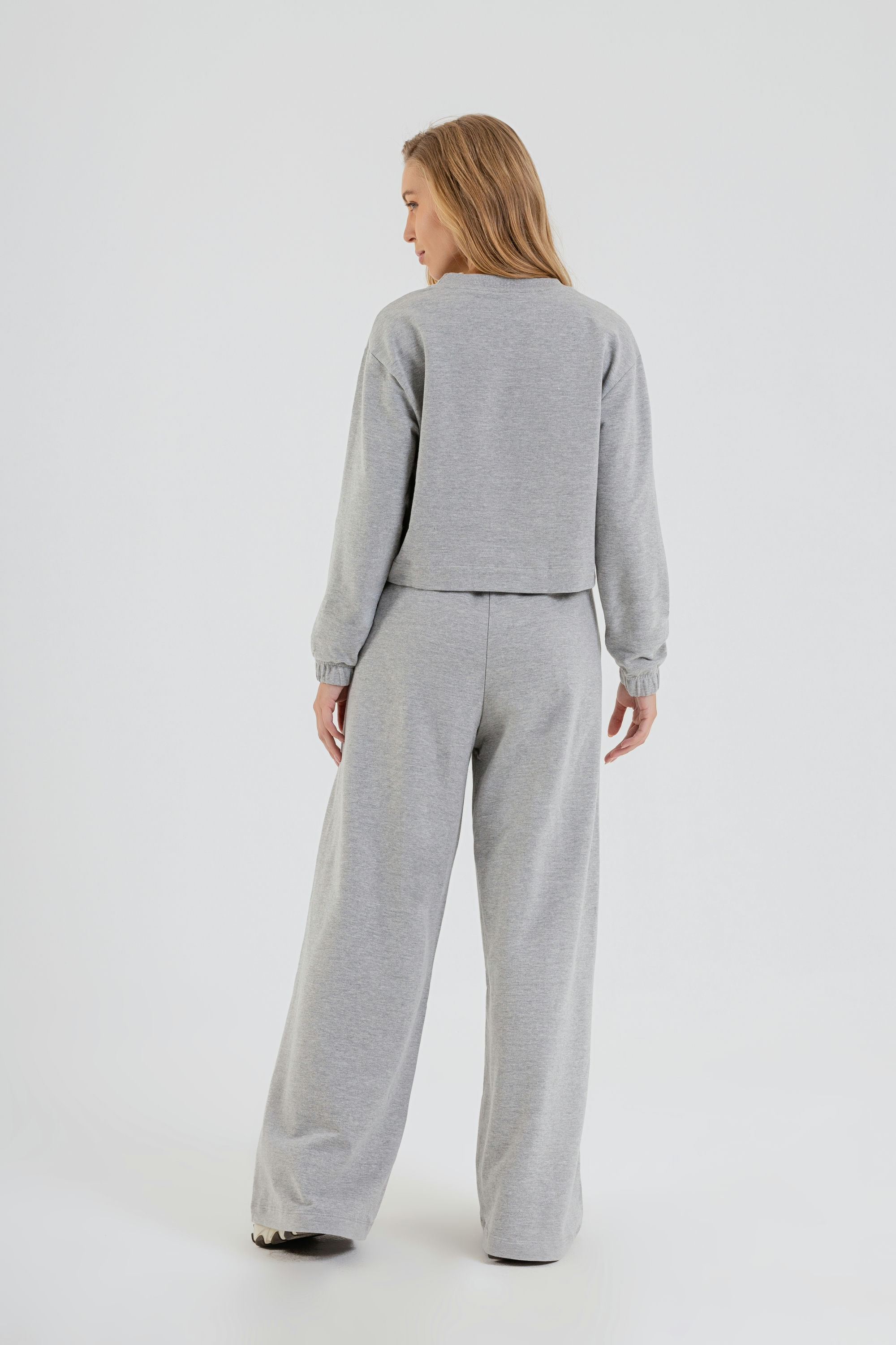 Blusão Cropped Básico em Moletom Feminino Adulto (Cinza) Just Basic - Imagem 3