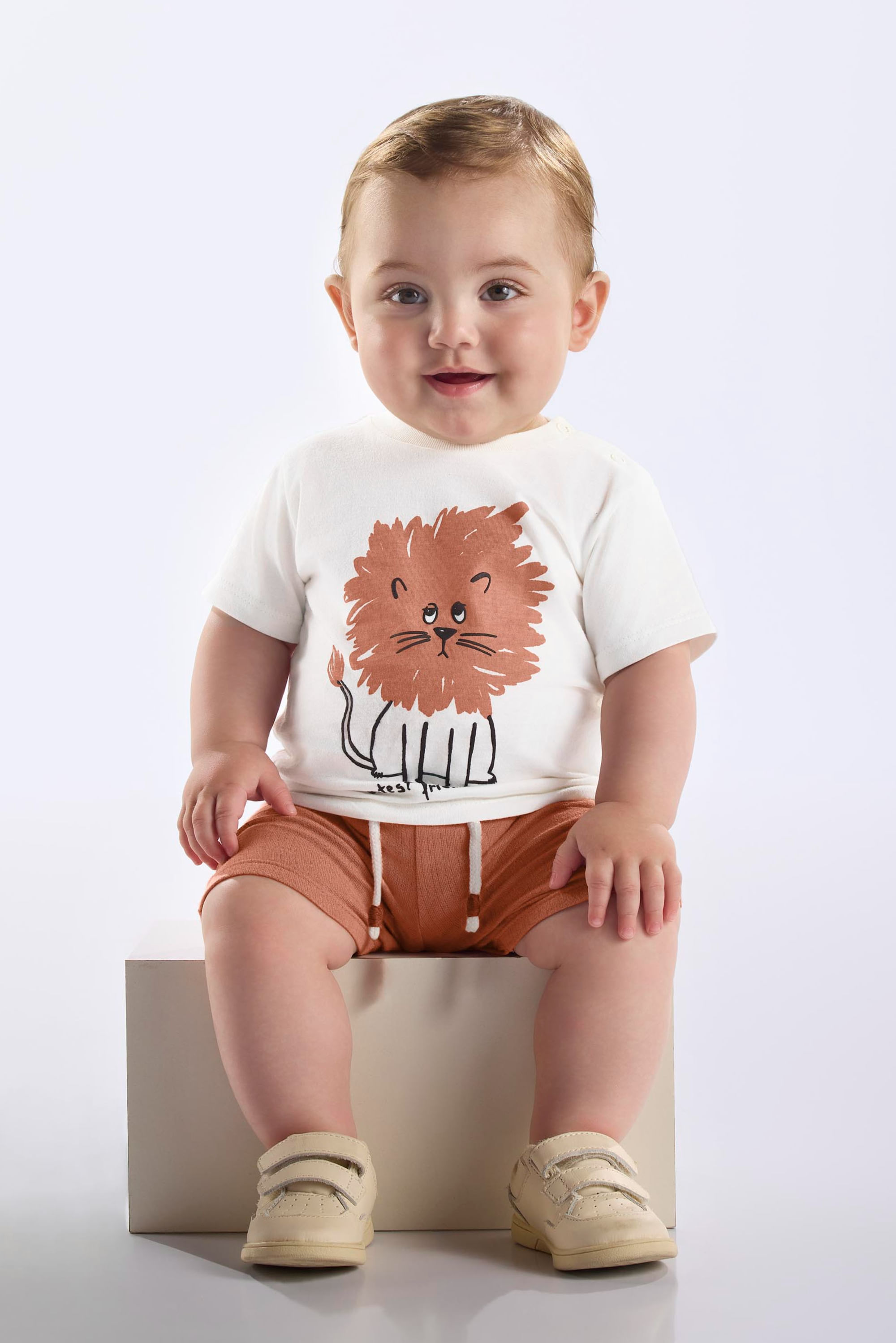 Conjunto com Camiseta Leão e Bermuda para Bebê Menino (Off White) Up Baby - Imagem 15