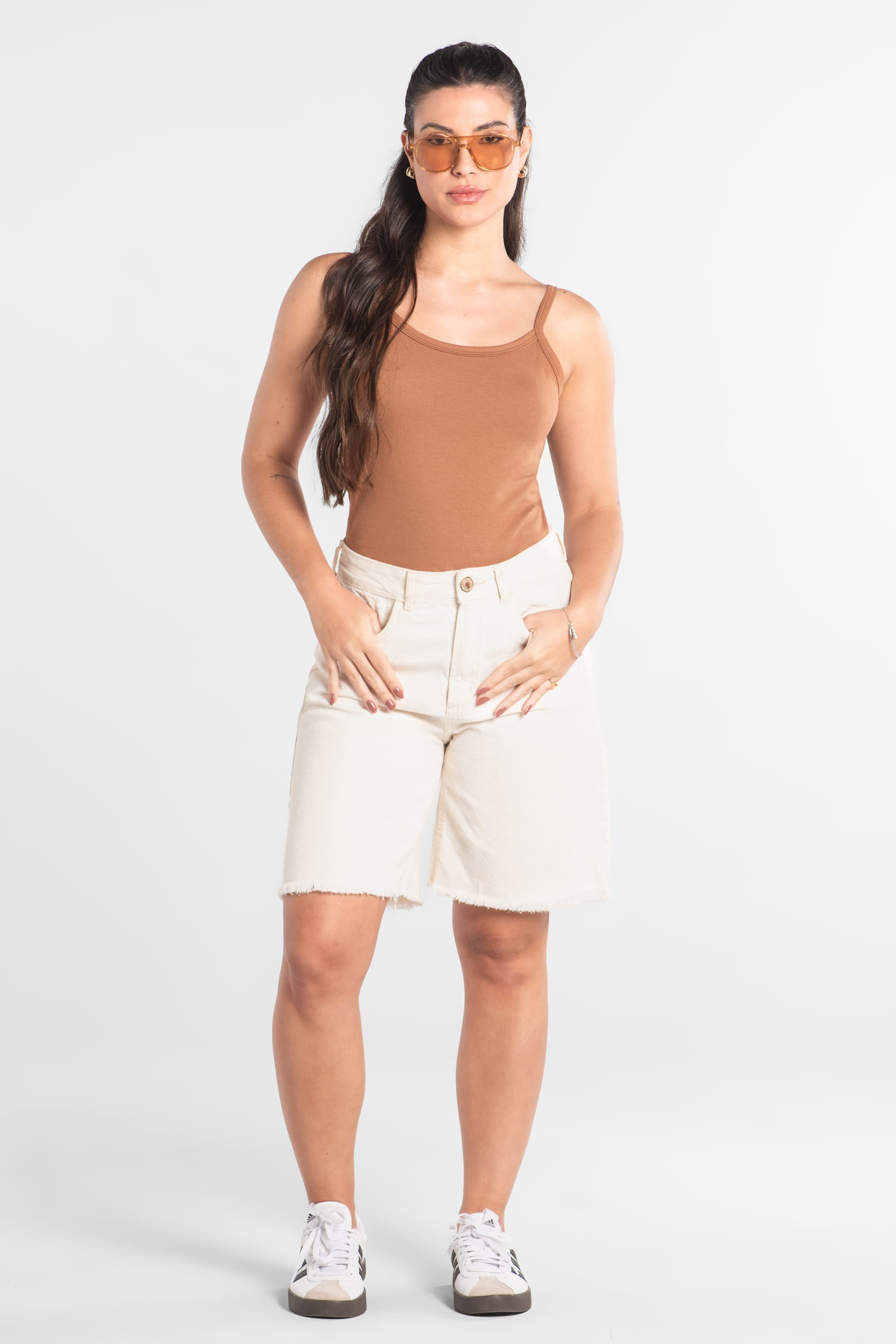 Regata Feminina em Cotton com Alcinhas (Marrom) Just Basic - Imagem 3