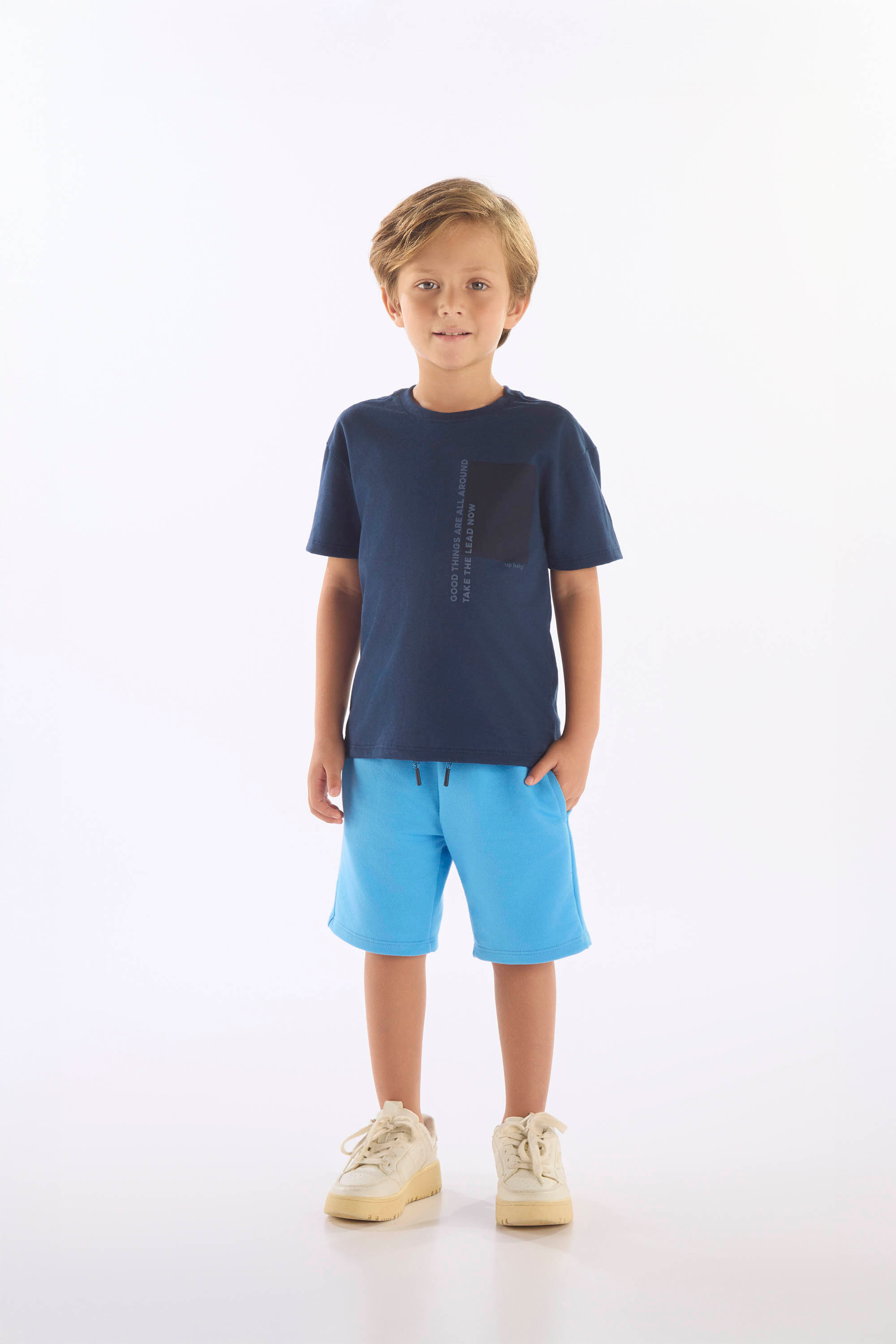 Conjunto Infantil Masculino com Camiseta Around You e Bermuda (Azul Marinho) Up Baby - Imagem 13