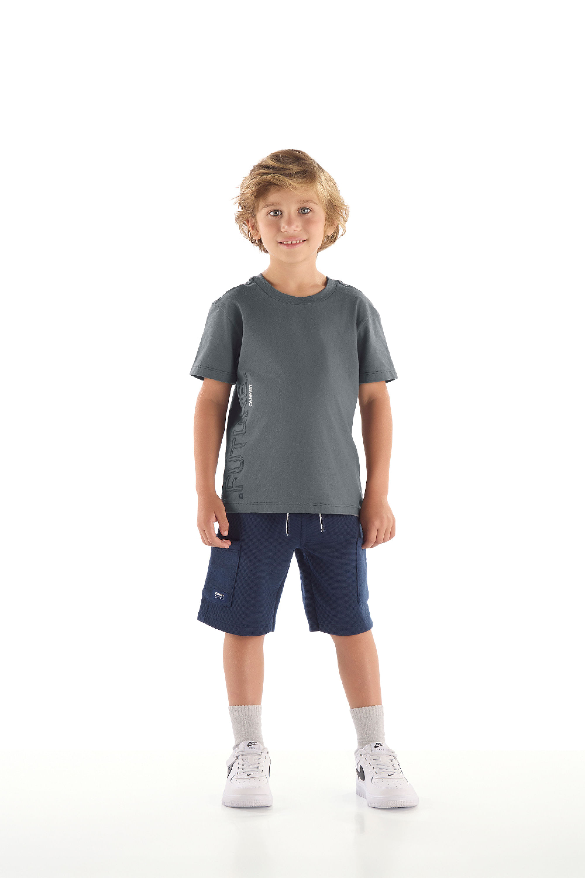 Conjunto Infantil com Camiseta Estampada e Bermuda (Cinza Escuro) Quimby - Imagem 37