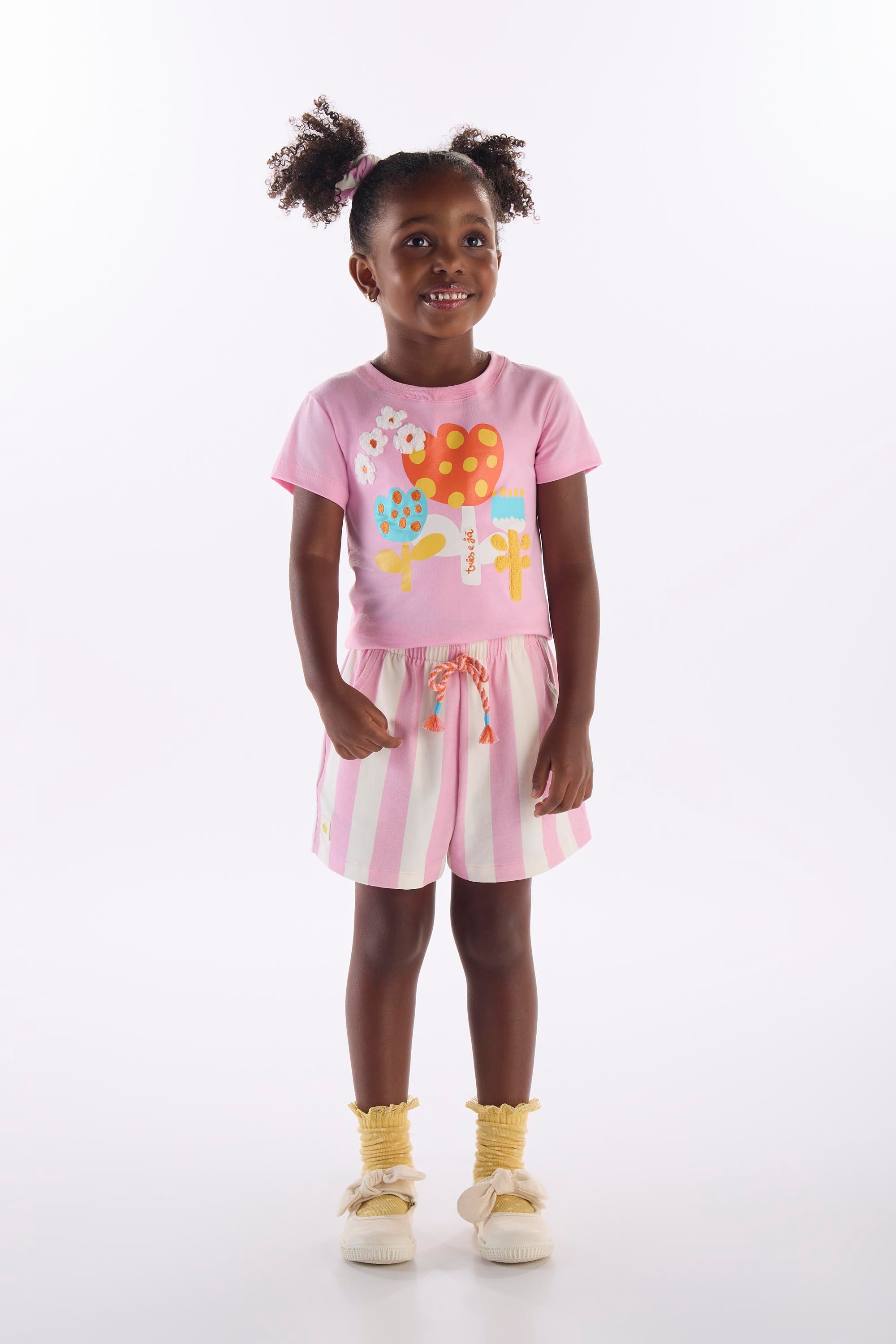 Conjunto Flores Infantil com Blusa e Short (Rosa) Três e Já