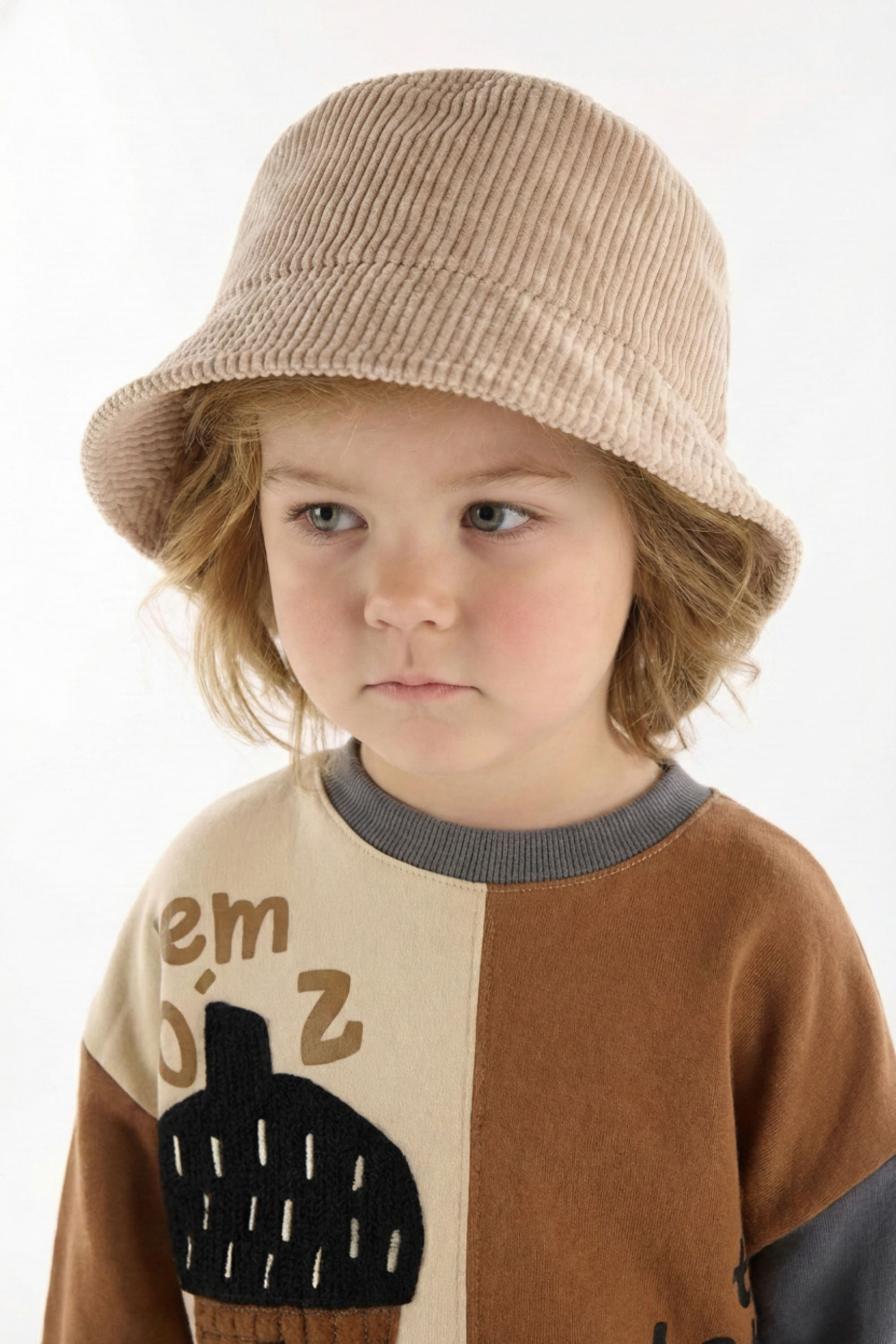 Chapéu Infantil Veludo Cotelê (Bege) Três e Já