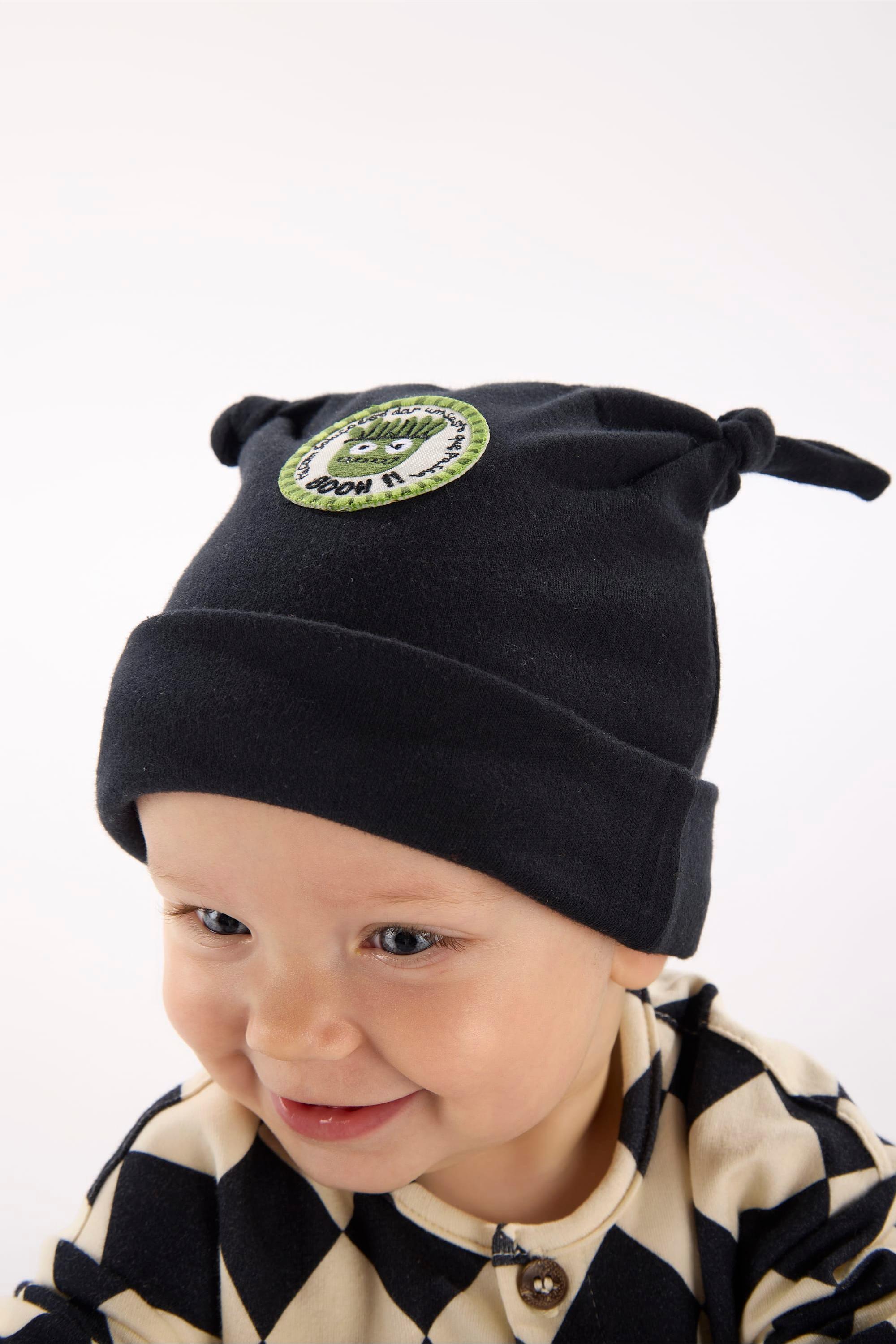 Touca Bebê Suedine com Pontas de Nó (Preto) Três e Já