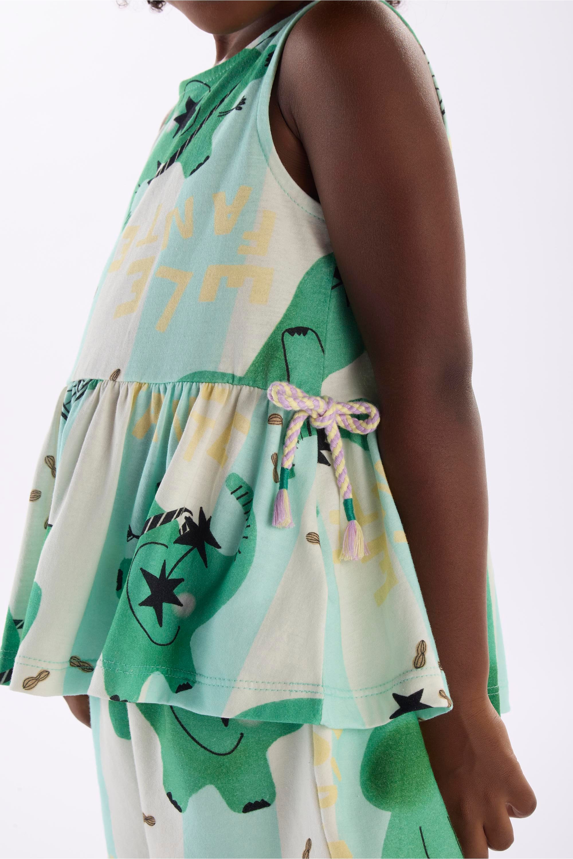 Conjunto Memórias Infantil com Blusa e Short (Off White) Três e Já - Imagem 32