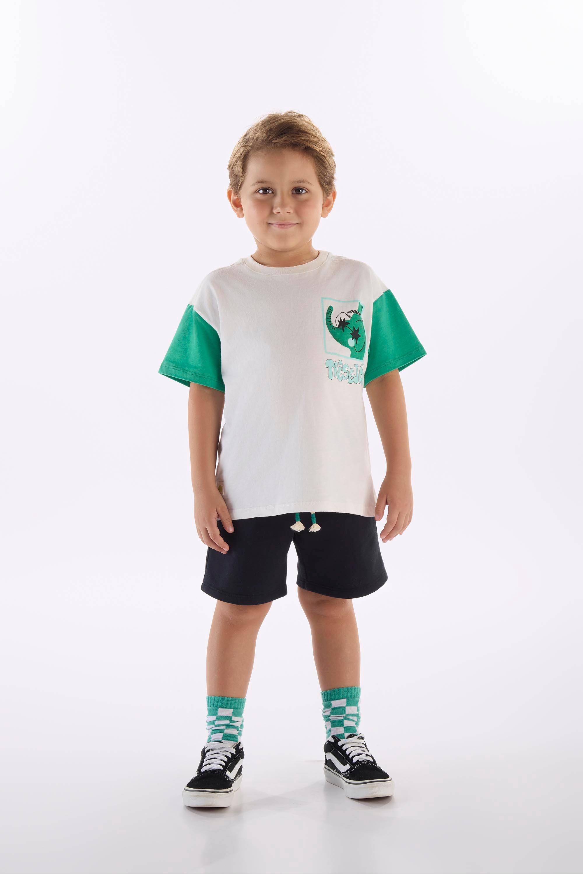 Conjunto Infantil com Camiseta e Bermuda Memórias (Off White) Três e Já