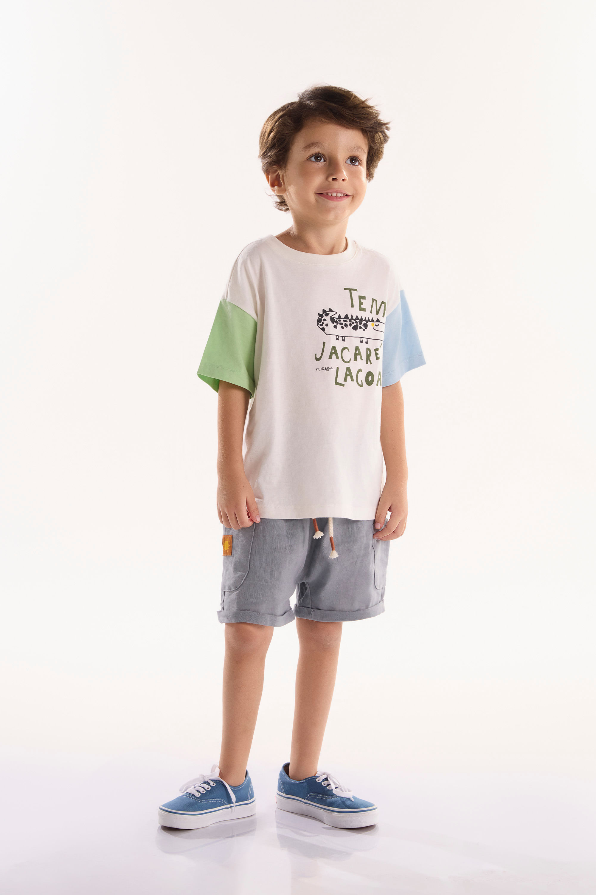 Conjunto Safári Infantil Masculino com Camiseta e Short (Off White) Três e Já