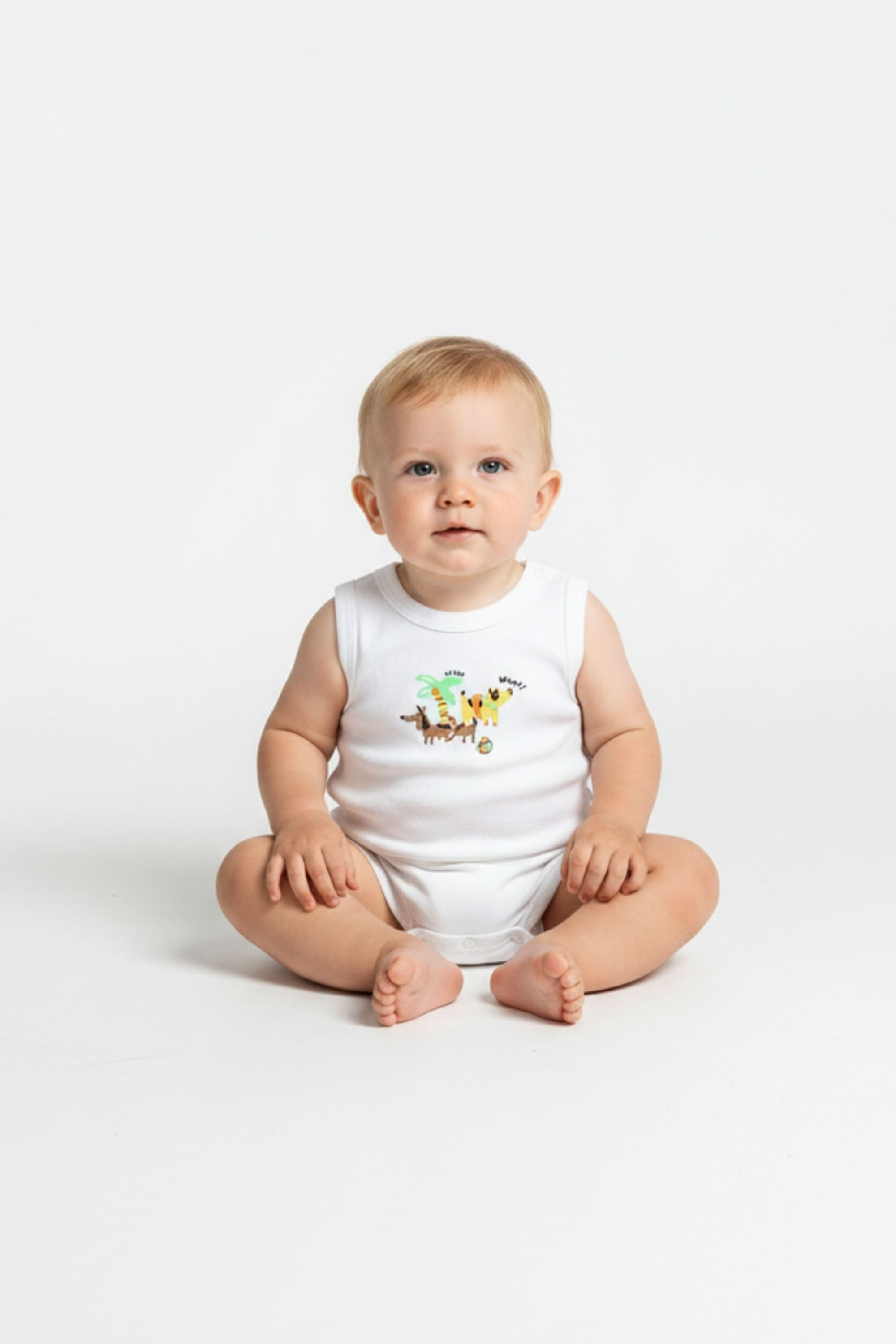 Macaquinho Regata em Suedine Essentials para Bebê Menino (Branco) Up Baby - Imagem 9